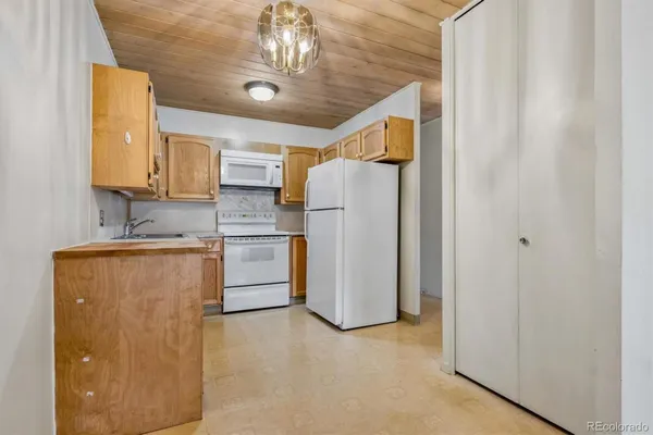 Property Slideshow image 2 of 27 | 605 s clinton st 5a, Denver, CO, 80247
