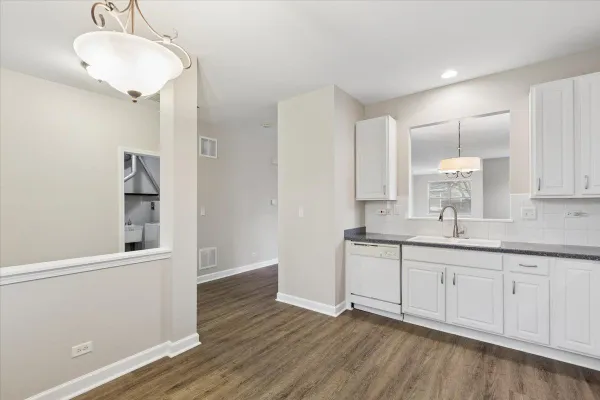 Property Slideshow image 2 of 23 | 820 bellevue cir, Oswego, IL, 60543