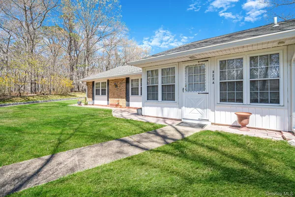 Property Slideshow image 2 of 22 | 323 a woodbridge dr, Brookhaven, NY, 11961