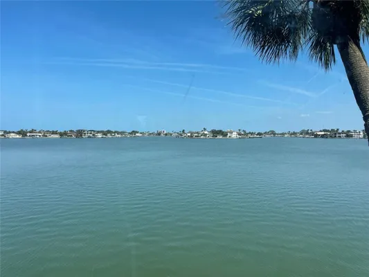 Property Slideshow image 2 of 21 | 7910 sun island dr 203, South Pasadena, FL, 33707