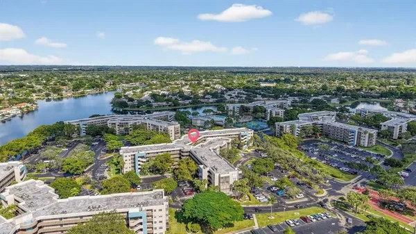 Property Slideshow image 2 of 52 | 1000 colony point cir 501, Pembroke Pines, FL, 33026