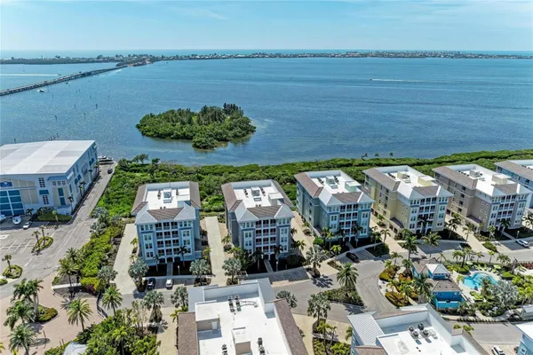 Property Slideshow image 3 of 95 | 392 aruba cir 102, Bradenton, FL, 34209
