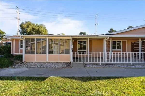 Property Slideshow image 2 of 56 | 19152 avenue of the oaks b, Newhall, CA, 91321