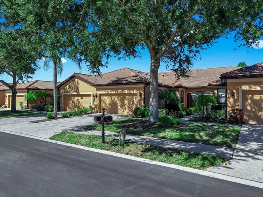 Property Slideshow image 3 of 41 | 313 seneca falls dr, Apollo Beach, FL, 33572