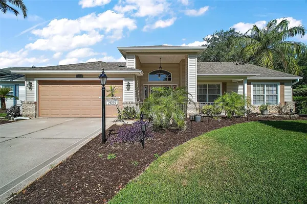 Property Slideshow image 2 of 36 | 25129 riverwalk dr, Leesburg, FL, 34748