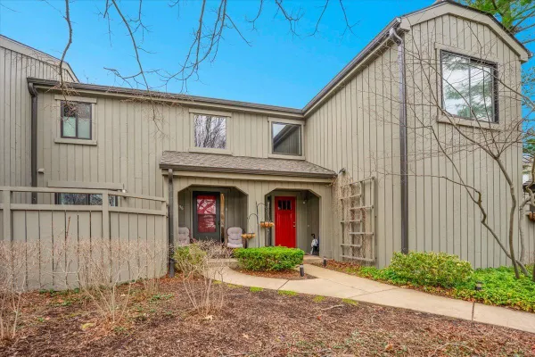 Property Slideshow image 2 of 33 | 196 shoreline rd, Lake Barrington, IL, 60010