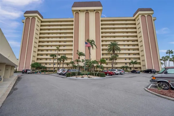 Property Slideshow image 2 of 41 | 4775 cove cir cir 104, St Petersburg, FL, 33708