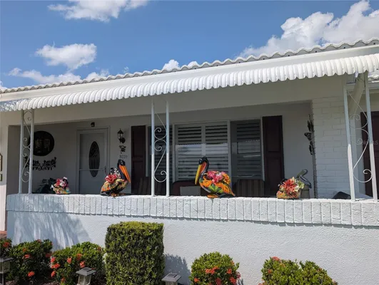 Property Slideshow image 2 of 55 | 9220 36th way n # 6, Pinellas Park, FL, 33782