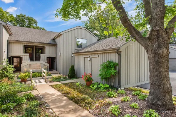 Property Slideshow image 3 of 39 | 209 shoreline rd b, Lake Barrington, IL, 60010