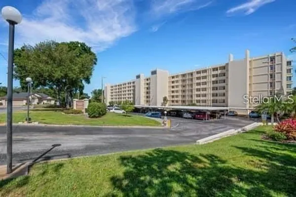 Property Slideshow image 2 of 20 | 700 mirror ter 404, Winter Haven, FL, 33881