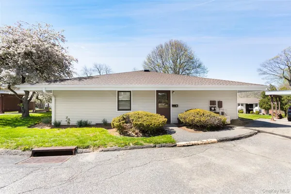 Property Slideshow image 2 of 14 | 37 sussex dr b, Yorktown, NY, 10598