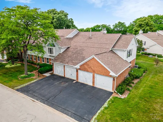 Property Slideshow image 3 of 30 | 125 rob roy ln c, Prospect Heights, IL, 60070