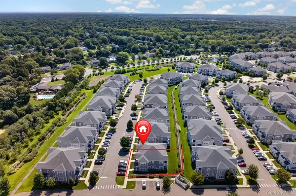 Property Slideshow image 3 of 28 | 63 winter pl, Huntington, NY, 11731