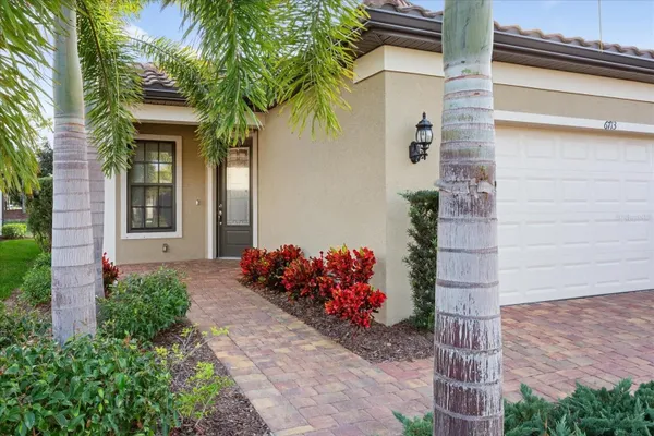 Property Slideshow image 3 of 86 | 6713 alstead cir, Lakewood Ranch, FL, 34202