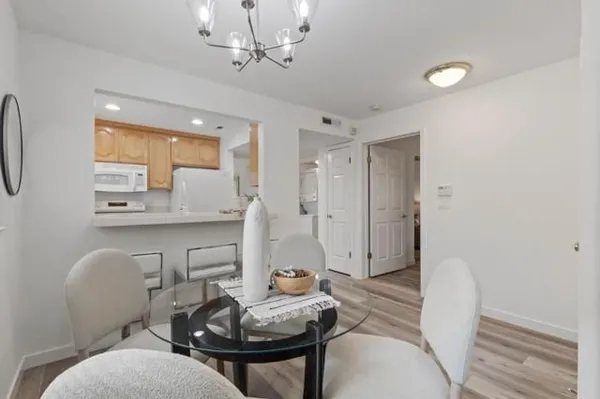 Property Slideshow image 3 of 37 | 576 w parr ave 1, Los Gatos, CA, 95032