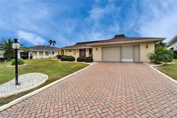 Property Slideshow image 2 of 70 | 1710 new bedford dr, Sun City Center, FL, 33573