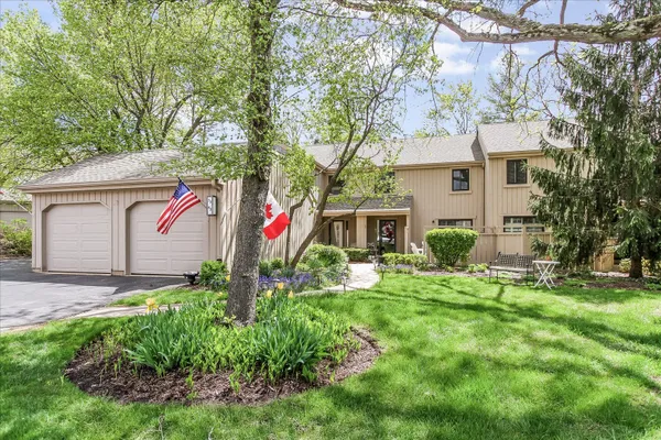 Property Slideshow image 2 of 35 | 79 hunt trl, Lake Barrington, IL, 60010