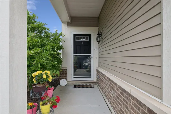 Property Slideshow image 2 of 26 | 605 n falls cir, Pingree Grove, IL, 60140