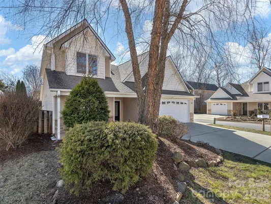 Property Slideshow image 2 of 33 | 40 beekeeper trl, Swannanoa, NC, 28778