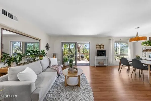Property Slideshow image 2 of 44 | 348 chestnut hill ct 23, Thousand Oaks, CA, 91360