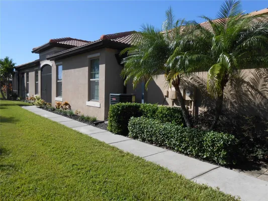 Property Slideshow image 2 of 61 | 344 mystic falls dr, Apollo Beach, FL, 33572