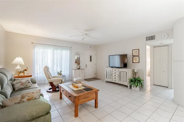 Property Slideshow image 3 of 28 | 2296 monaco ln 8, Clearwater, FL, 33763