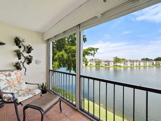 Property Slideshow image 2 of 42 | 9423 s hollybrook lake dr 309, Pembroke Pines, FL, 33025