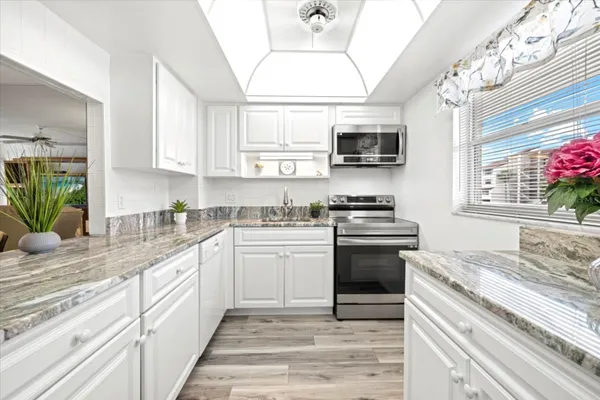 Property Slideshow image 2 of 46 | 1300 n portofino dr s206, Sarasota, FL, 34242