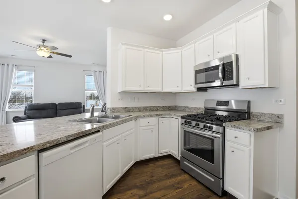 Property Slideshow image 2 of 25 | 1838 southern cir # 1838, Pingree Grove, IL, 60140