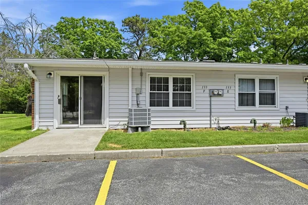 Property Slideshow image 3 of 19 | 133 eastbourne ct f, Brookhaven, NY, 11961