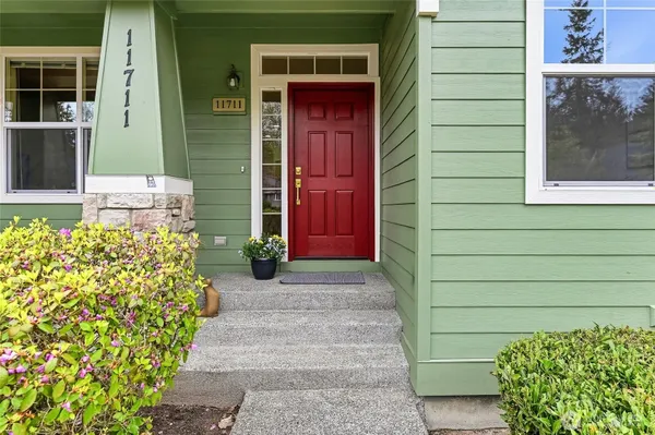 Property Slideshow image 2 of 30 | 11711 239th ave, Redmond, WA, 98053