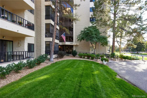 Property Slideshow image 3 of 45 | 13902 e marina dr apt 610, Aurora, CO, 80014