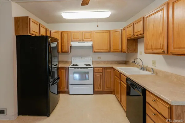 Property Slideshow image 3 of 28 | 700 s alton way 10b, Denver, CO, 80247