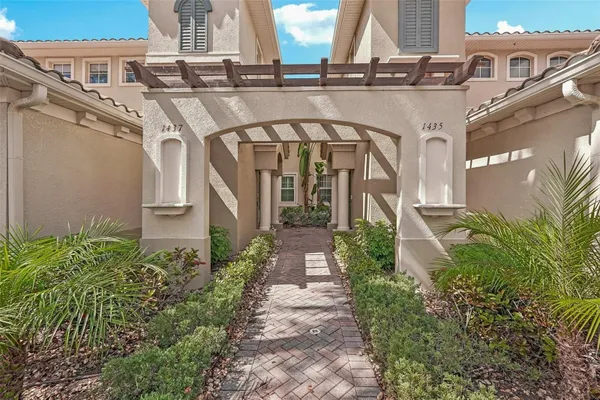 Property Slideshow image 3 of 54 | 1435 emerald dunes dr, Sun City Center, FL, 33573
