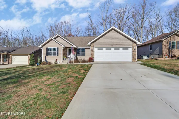 Property Slideshow image 2 of 30 | 311 lakeview dr, Crossville, TN, 38558