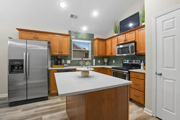 Property Slideshow image 3 of 27 | 1465 woodside dr, Lebanon, TN, 37087