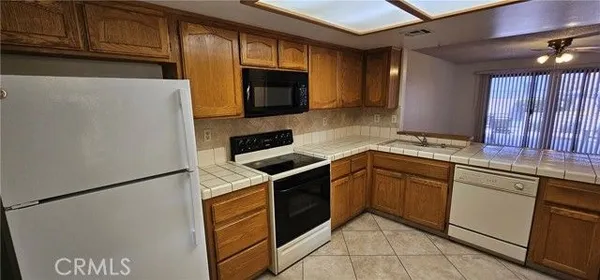 Property Slideshow image 3 of 13 | 19268 elm dr, Apple Valley, CA, 92308