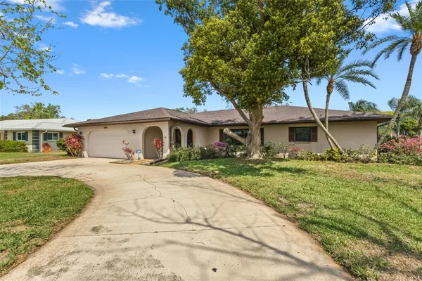 Property Slideshow image 3 of 84 | 5109 palm aire dr, Sarasota, FL, 34243