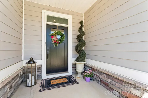 Property Slideshow image 3 of 43 | 5042 summer surprise ln, Charlotte, NC, 28215