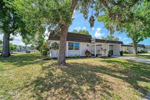 Property Slideshow image 2 of 54 | 1520 lakeside way 147, Sarasota, FL, 34232