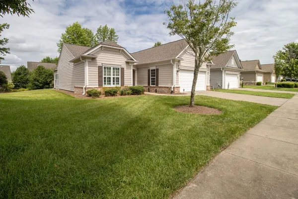 Property Slideshow image 2 of 53 | 182 navy cir, Mount Juliet, TN, 37122