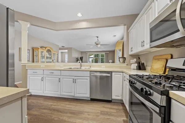 Property Slideshow image 3 of 21 | 13243 sierra glen rd, Huntley, IL, 60142
