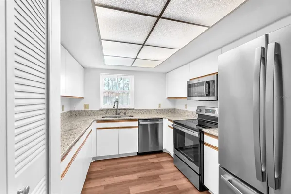 Property Slideshow image 2 of 39 | 904 sun key ct, Sun City Center, FL, 33573