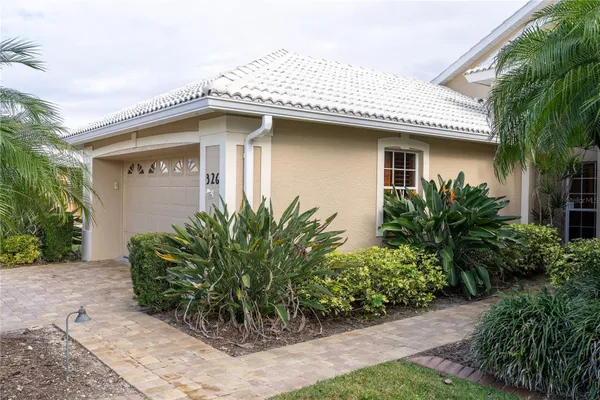 Property Slideshow image 2 of 37 | 326 saint george ct 14, Venice, FL, 34293