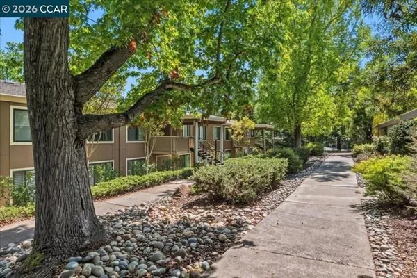 Property Slideshow image 2 of 60 | 1112 rockledge ln 6, Walnut Creek, CA, 94595