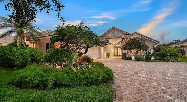 Property Slideshow image 3 of 65 | 5476 golf pointe dr, Sarasota, FL, 34243