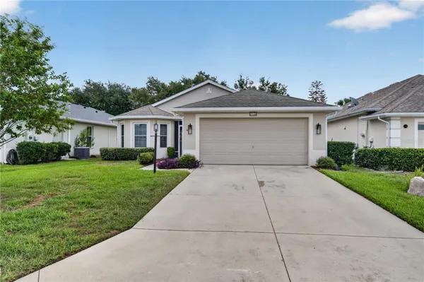Property Slideshow image 3 of 36 | 27134 nostalgia dr, Leesburg, FL, 34748
