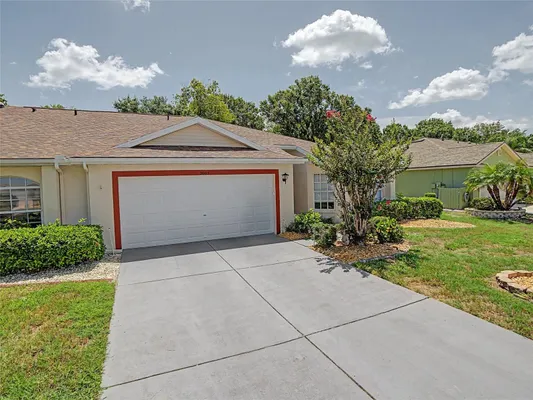 Property Slideshow image 2 of 27 | 2005 gardenia landings ln, Sun City Center, FL, 33573