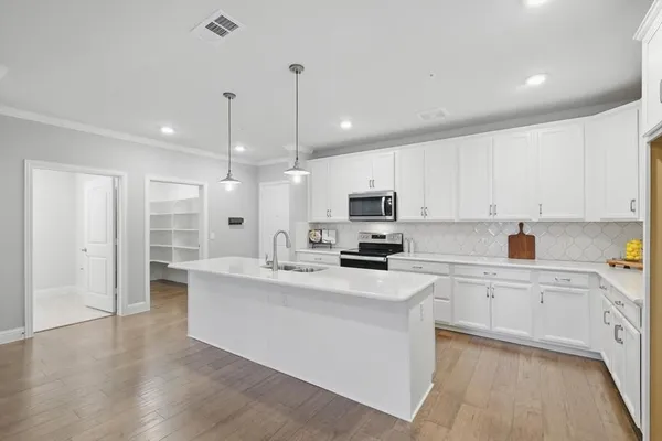 Property Slideshow image 3 of 38 | 1735 wittington pl apt 3308, Dallas, TX, 75234