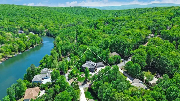 Property Slideshow image 2 of 82 | 142 pineridge loop, Crossville, TN, 38558